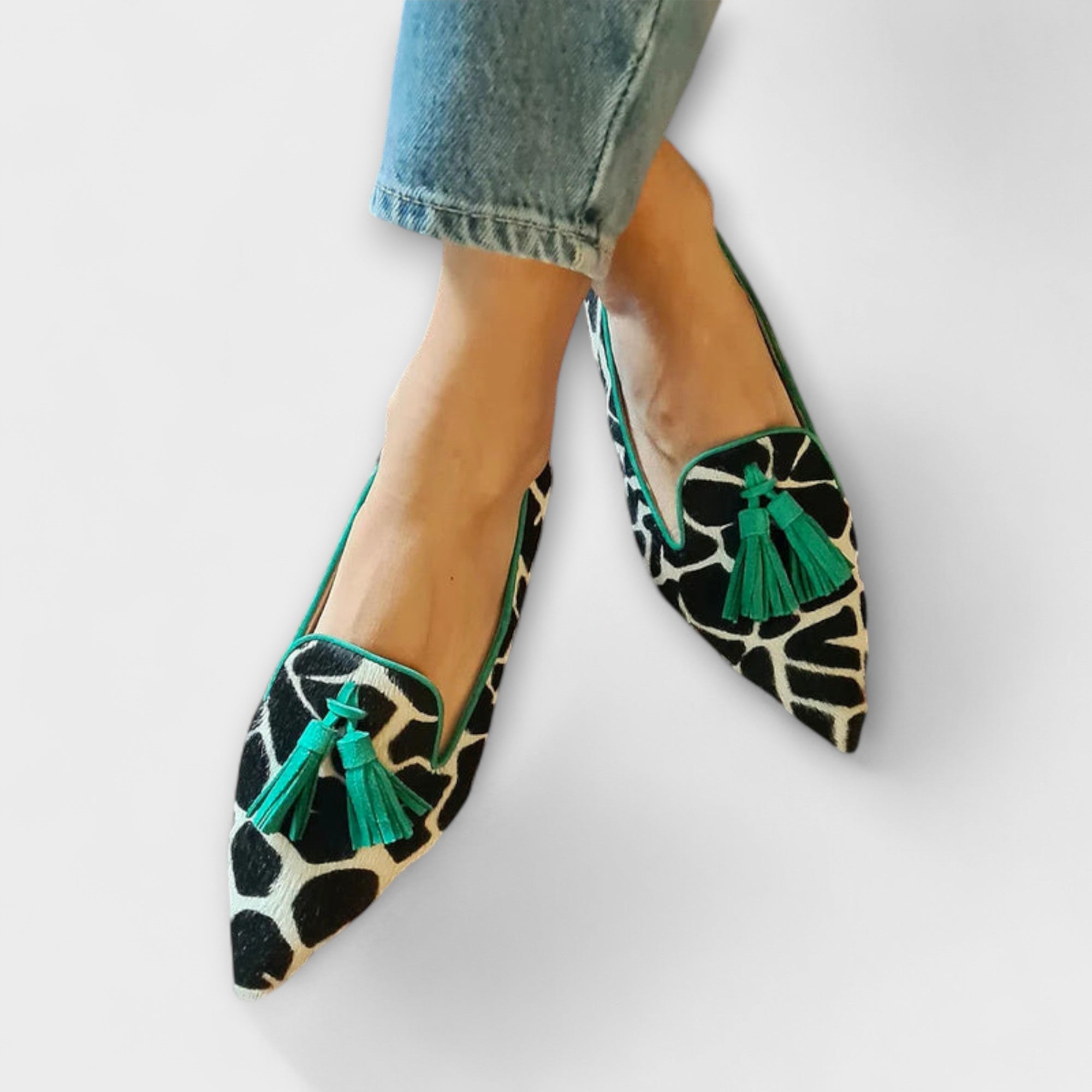 Julia™ Elegance: Slippers de Piel Refinada